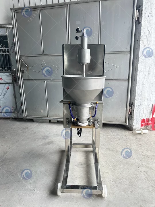 เครื่องขึ้นรูปลูกชิ้นสำหรับขาย