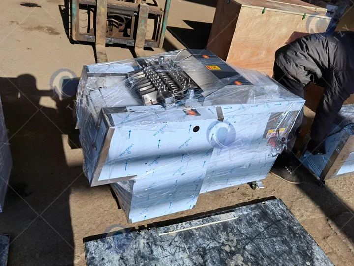 Commercial meat dicing machine